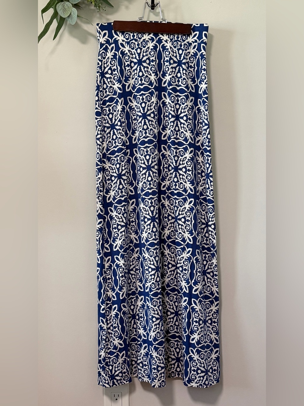 Boden Blue & White Damask Print Maxi Skirt — Size 4L - Picture 2 of 5